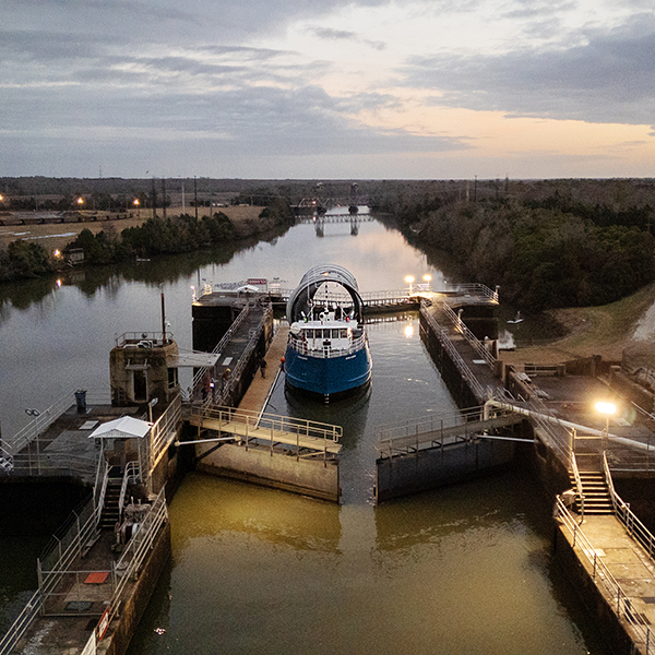 barge in lock